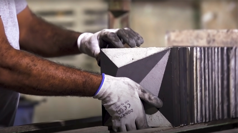 Read more about the article Indian Architect Transforms Air Carbon Pollution Into Beautiful Tiles (Video)